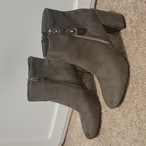 Gray suede ankle boots - Picture 2 of 8